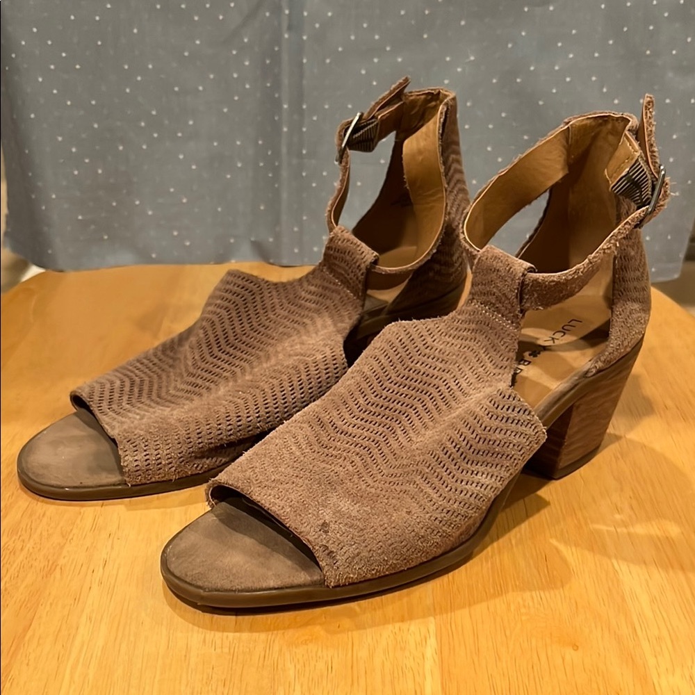 Women's Brown Suede Sandals